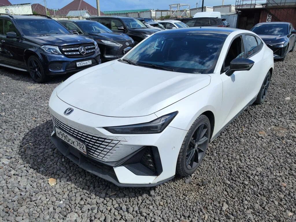 Changan UNI-V DLX 1.5T 7DCT — Б/У, 2023 г.