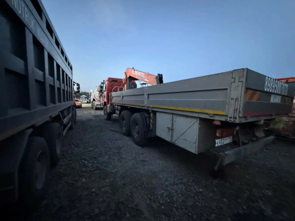 Shacman (Shaanxi) SX 6x4 Бортовой с КМУ C1K00 — Б/У, 2024 г.