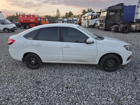 LADA GRANTA Лифтбек Comfort'23 1.6 90hp 5MT — Б/У, 2024 г.