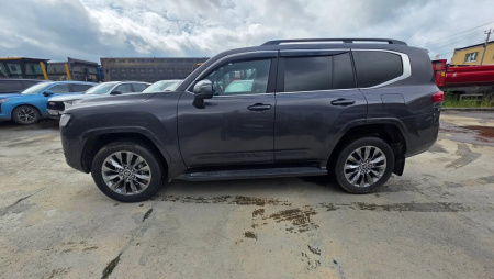 Toyota LAND CRUISER 300 Luxe 3.3 d AT — Б/У, 2022 г.